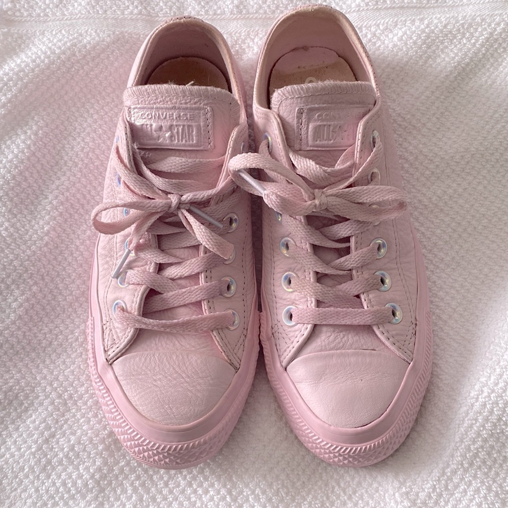 Pink leather Converse low tops. Womens size 7, mens 5